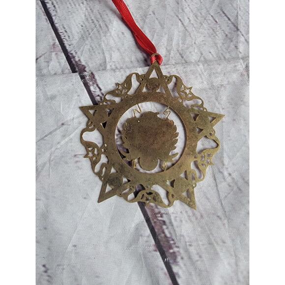 Boston Red Sox 1999 Season’s Greetings Metal Christmas Ornament 2.5 in - Picture 4 of 5